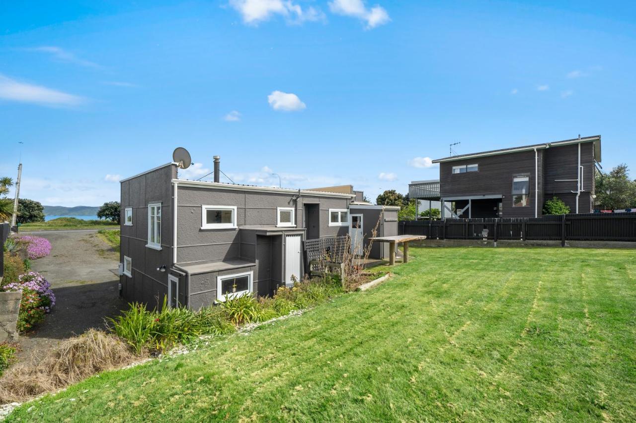 The Green Trout - Paraparaumu Beach Holiday Home Exterior photo