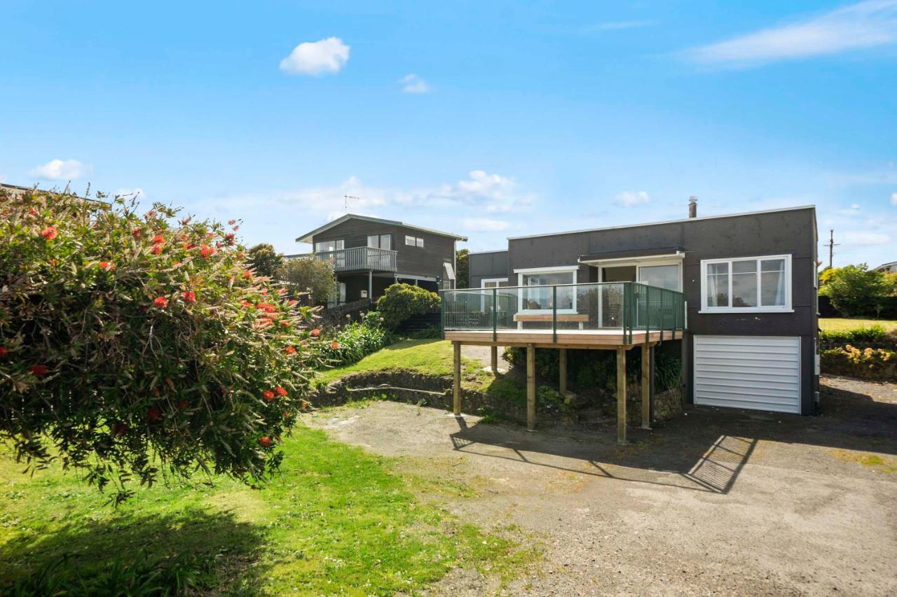 The Green Trout - Paraparaumu Beach Holiday Home Exterior photo